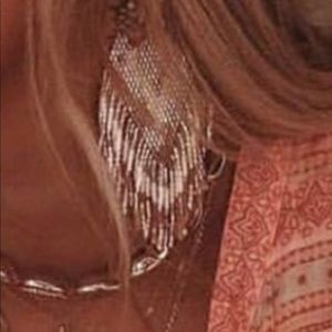 ISO- Looking to buy these earrings.